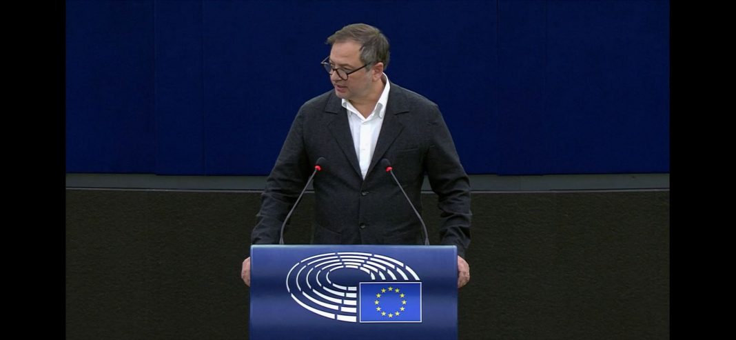 Europarlamentarul Dan Motreanu spune că a votat în Parlamentul European Raportul Dezinformării