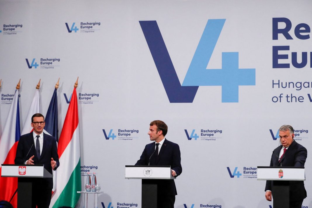 Macron îl acuză pe premierul polonez că se amestecă în campania prezidențială din Franța: E un antisemit de extremă-dreaptă, care interzice persoanele LGBT