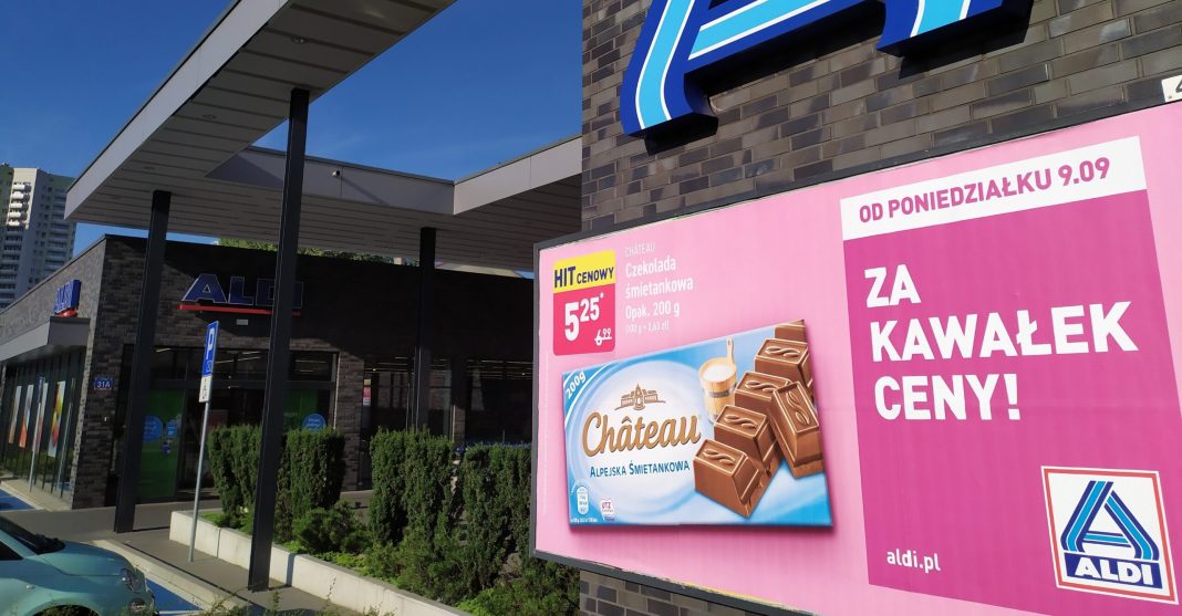 Ce fac Polonia și Ungaria în fața creșterii prețurilor? Polonia introduce TVA zero pentru anumite produse şi servicii, Ungaria plafonează prețurile produselor de bază