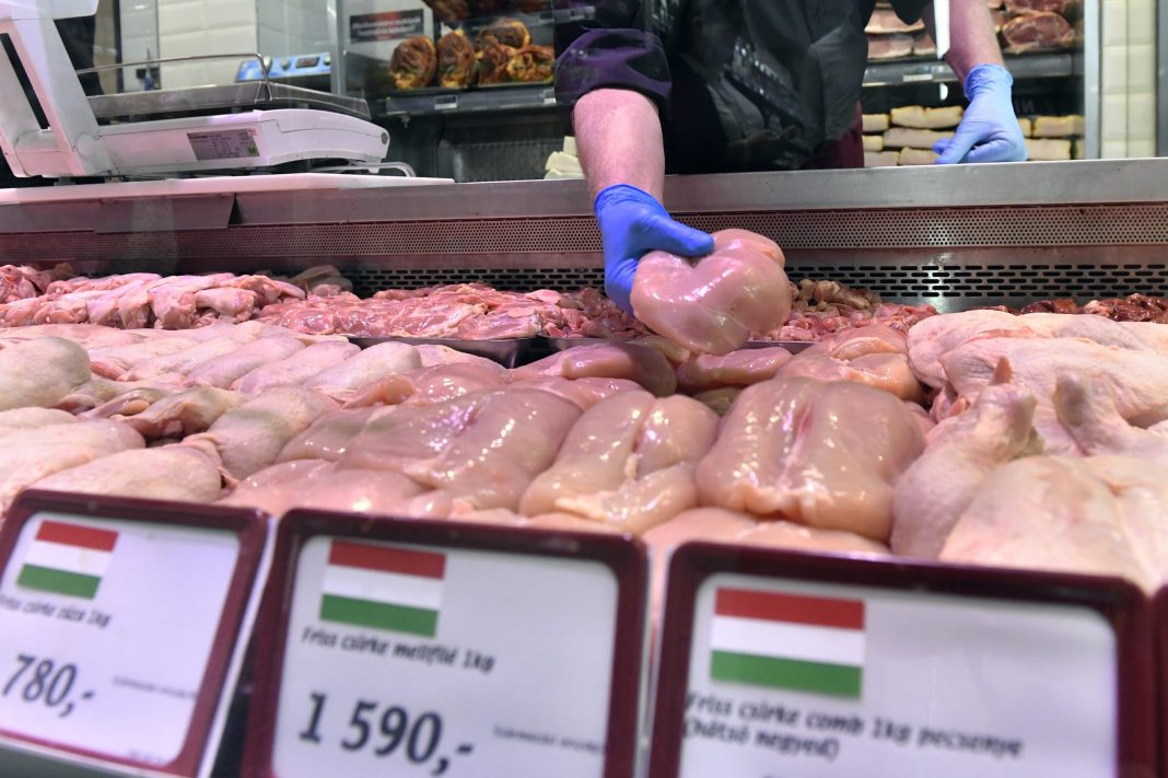 Maghiarii, cumpărături in România datorită prețurilor mai mici