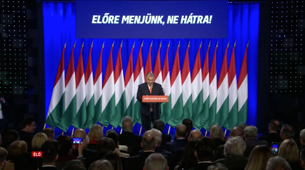 Viktor Orbán, dezlănțuit împotriva Opoziției în discursul despre starea națiunii: A a început scutirea de taxe pentru cei cu vârste sub 25 de ani, a început rambursarea impozitelor achitate de familii, iar cea de-a 13-a pensie va sosi în zilele ce urmează. În 2022, salariul minim va creşte cu 20%, iar impozitele pe muncă vor scădea cu 4%
