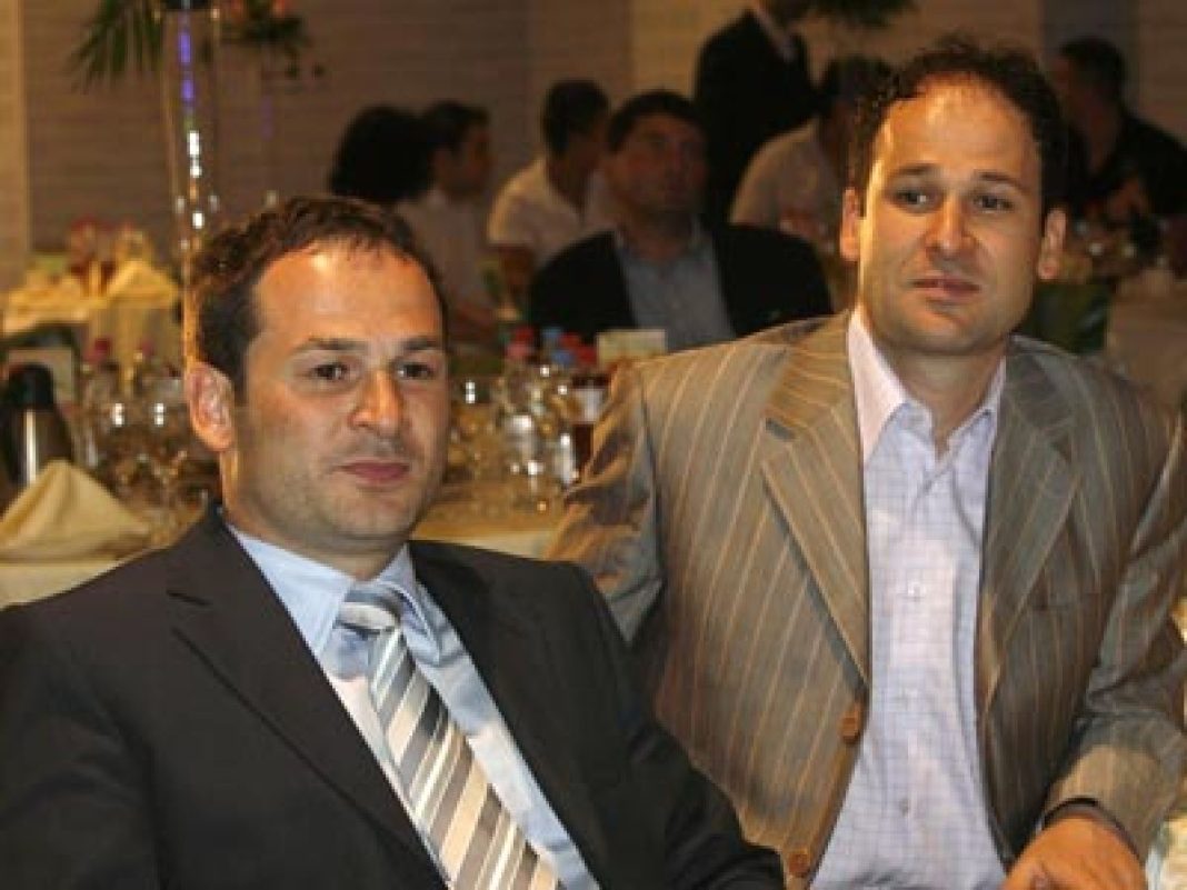 Primarul Robert Negoiță vrea să demolezele locuințele din centrul Bucureștiului: Să fie duse spre margine, unde avem aer mai curat. FRATELE PRIMARULUI ESTE MARE INVESTITOR IMOBILIAR