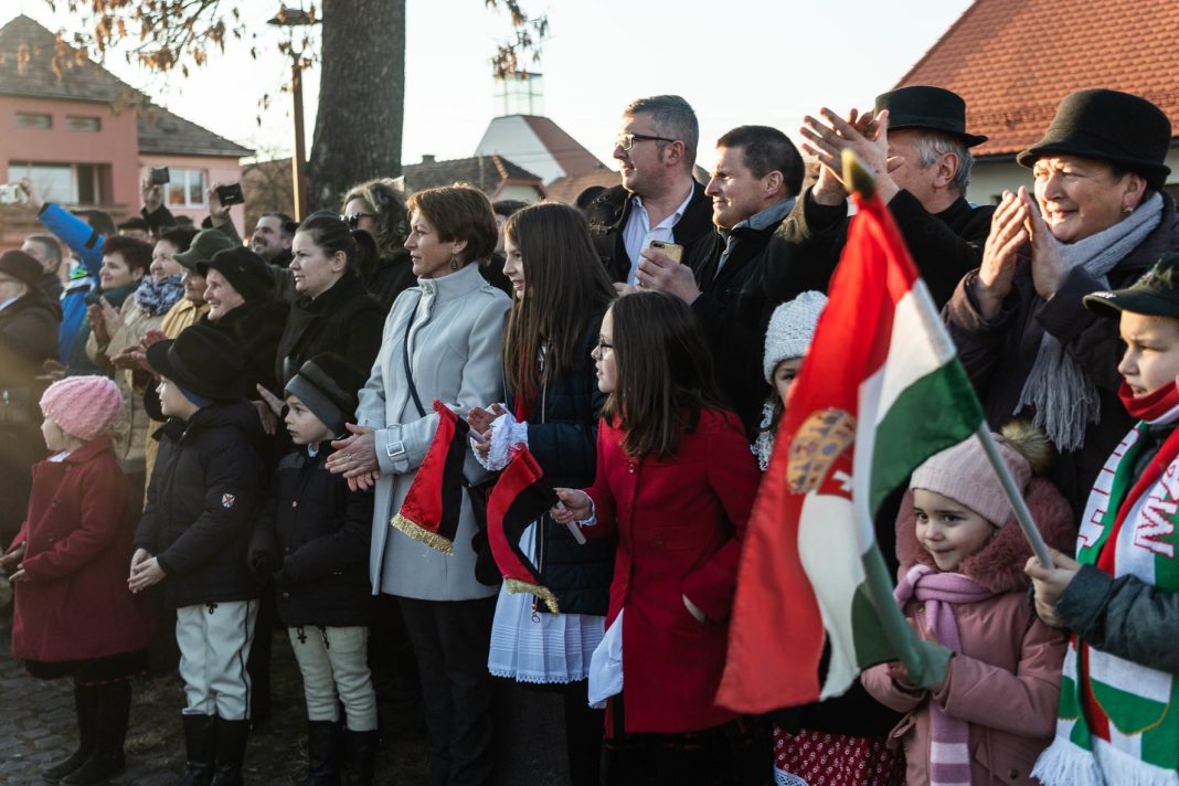 Șeful PPE vrea să ia din gazele rusești care ajung în Ungaria. Ministrul de externe de la Budapesta: Gazul cumpărat din banii contribuabililor unguri şi stocat în rezervoarele de stocare a gazelor din Ungaria va fi utilizat în Ungaria