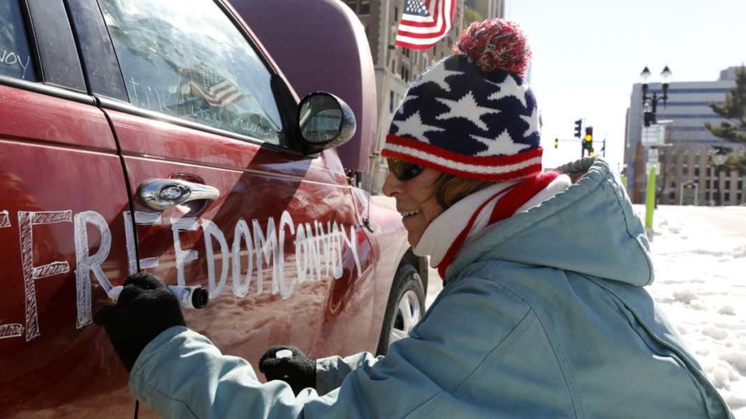 Camionagii vor să blocheze capitala americană cu ocazia discursului lui Biden privind Starea Națiunii: Vom înconjura DC ca un „șarpe boa gigant”