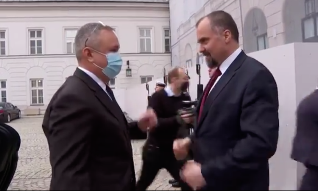 VIDEO/Polonezii i-au dat jos masca lui Ciucă