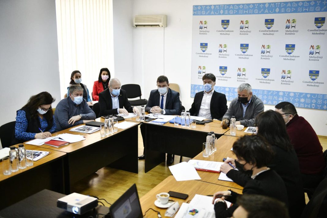 Reuniune pentru fonduri europene la CJ Mehedinți/ Aladin Georgescu: Vom profita de toate oportunitățile pentru a obține fonduri europene