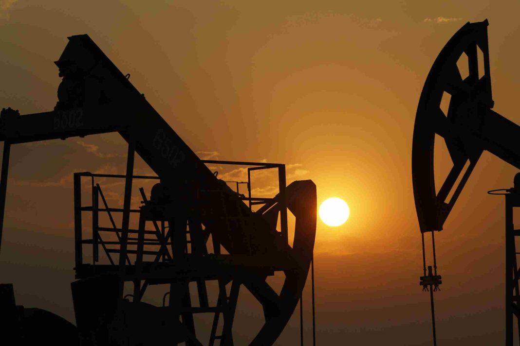 Rusia și Arabia Saudită au redus producția de petrol: „Armă pentru a schimba ordinea mondială”