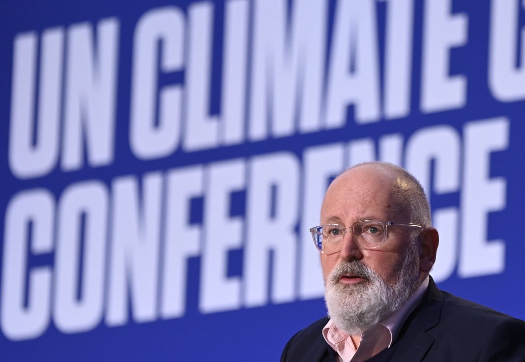 Timmermans făcea paraîndărăt cu banii dați ONG-urilor pentru murdara afacere Green Deal