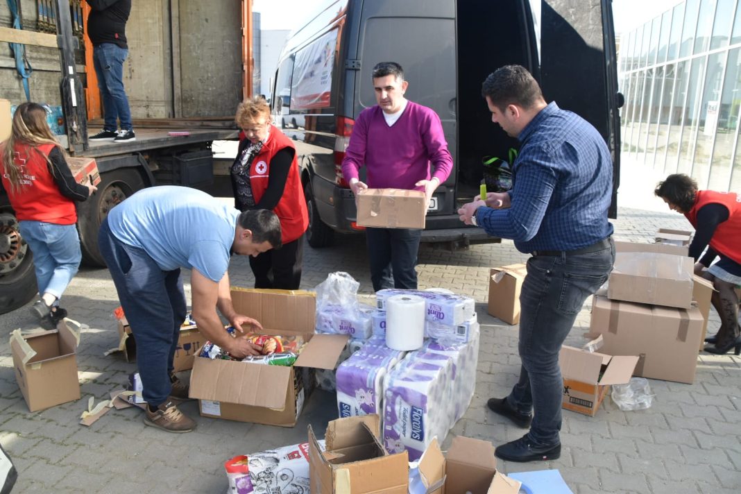 Ajutor pentru Ucraina: Opt tone de alimente au fost strânse în Mehedinți pentru refugiații din Ucraina.