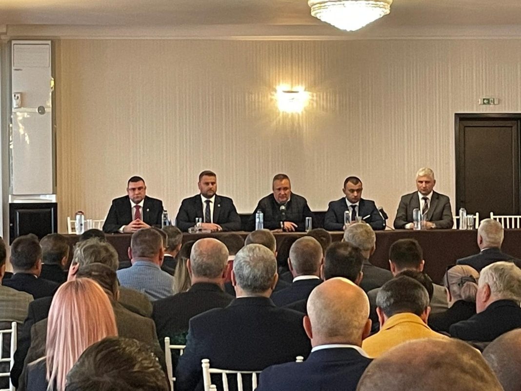 Ciucă promite primarilor liberali „o întâlnire a Ligii Aleşilor Locali pentru a discuta despre proiecte, programe, axe de finanţare, toate atât de necesare”