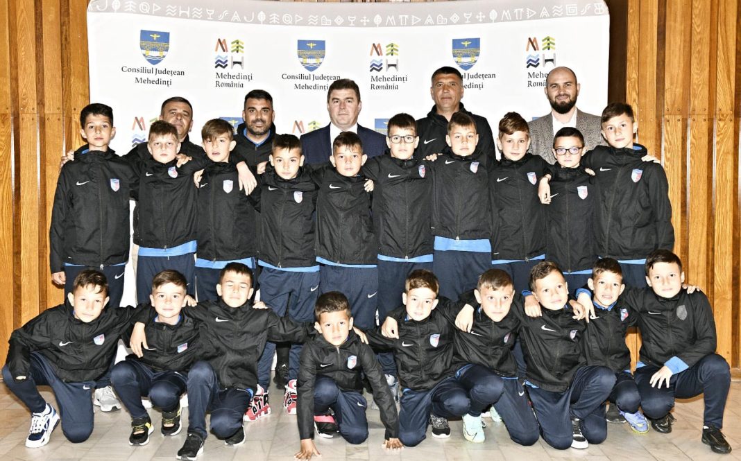 MICII SPORTIVI, PREMIAȚI LA CONSILIUL JUDEȚEAN MEHEDINȚI