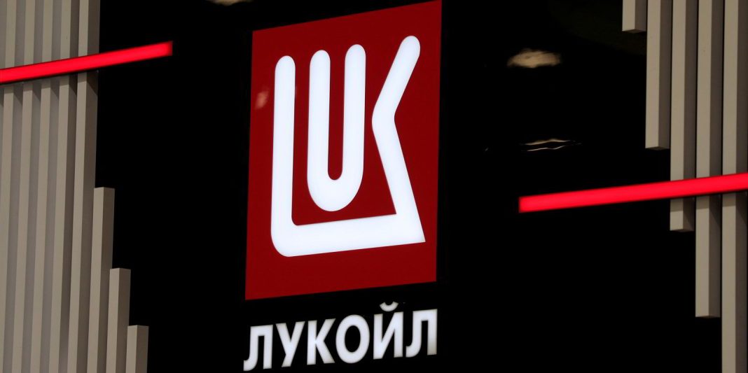 Bulgaria ar putea pierde un miliard de euro dacă se oprește rafinăria Lukoil de la Burgas