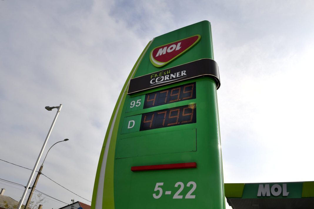 Ministrul ungar de externe acuză Bruxelles-ul că va crește prețurile carburanților cu 60% dacă va aproba embargoul asupra țițeiului rusesc