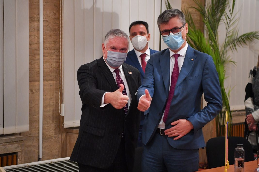 Ministrul Dandana, încă o afacere pentru străini: Bagă în faliment fabricile românești de medicamente. Adio medicamente ieftine