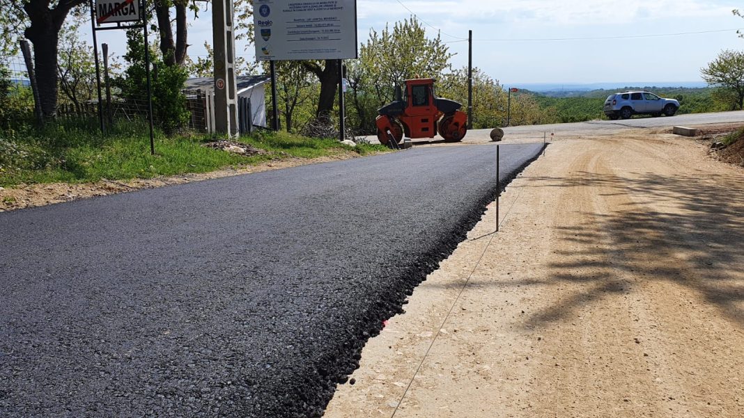 Aladin Georgescu: ”A început asfaltarea drumului județean care duce la Peștera Topolnița”