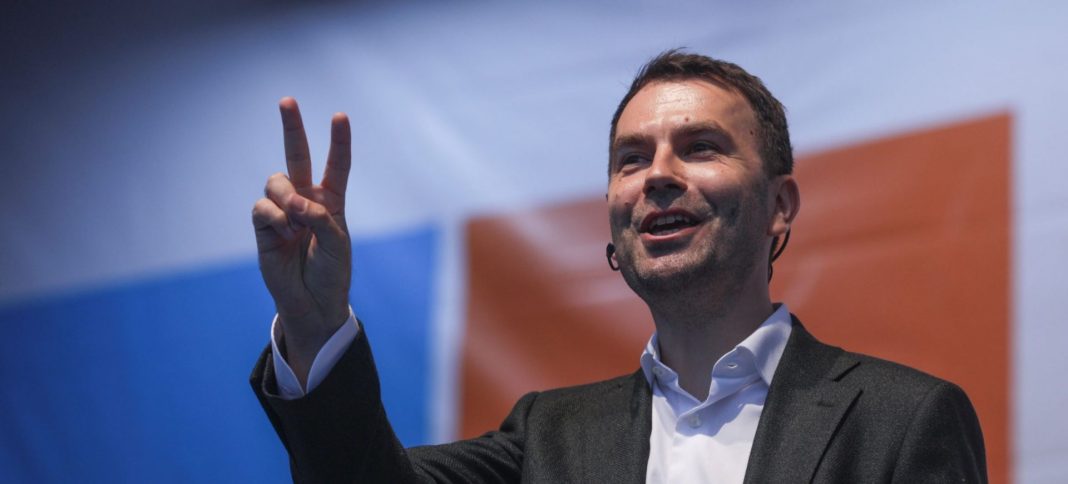 Grindeanu către Drulă: Lucrurile în România se mişcă şi fără rangă, fără tehnică prin birouri şi fără armate de consultanţi plătiţi regeşte pentru nimic