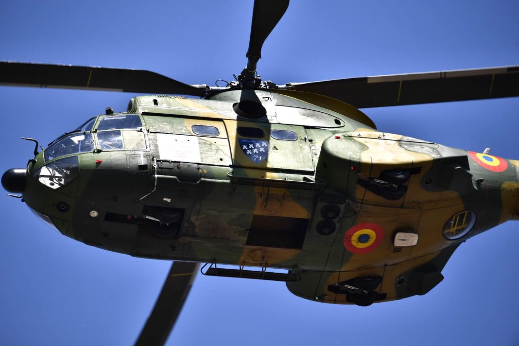 Forțele Aeriene Române, survol deasupra municipiului Drobeta Turnu Severin pentru promovarea ofertei educaționale în rândul liceenilor mehedințeni