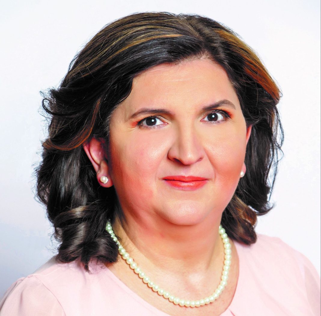 A dus Electrica la pierderi de 100 milioane euro, a fost dată afară, dar vrea compensații de 500.000 de euro. De ce nu cer acţionarii Electrica daune pentru managementul dezastruos al Corinei Popescu?