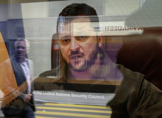 Fost premier ucrainean: Zelenski a dat toate pământurile și resursele țării