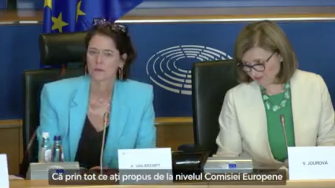 Terheș, schimb dur de replici cu comisara Věra Jourová: Puteți să-i priviți pe oameni în ochi și să le spuneți că Certificatul Verde nu i-a forțat să se vaccineze împotriva voinței lor, așa cum spuneți?