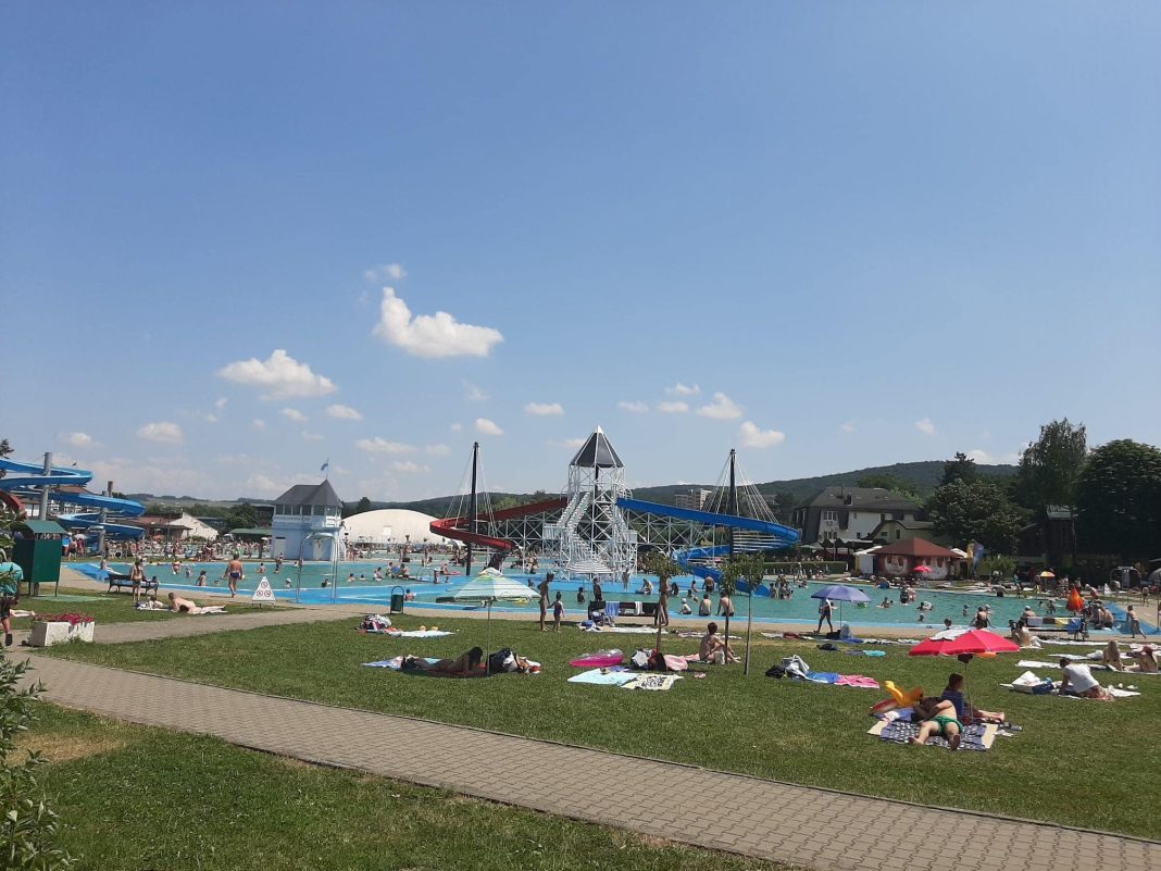 Complexul Weekend din Târgu Mureș ca o zi pe plajele de fițe din Mamaia: „Bonus” primești și căpușe