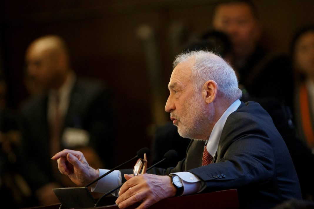 Joseph Stiglitz: SUA ar putea pierde noul Război Rece