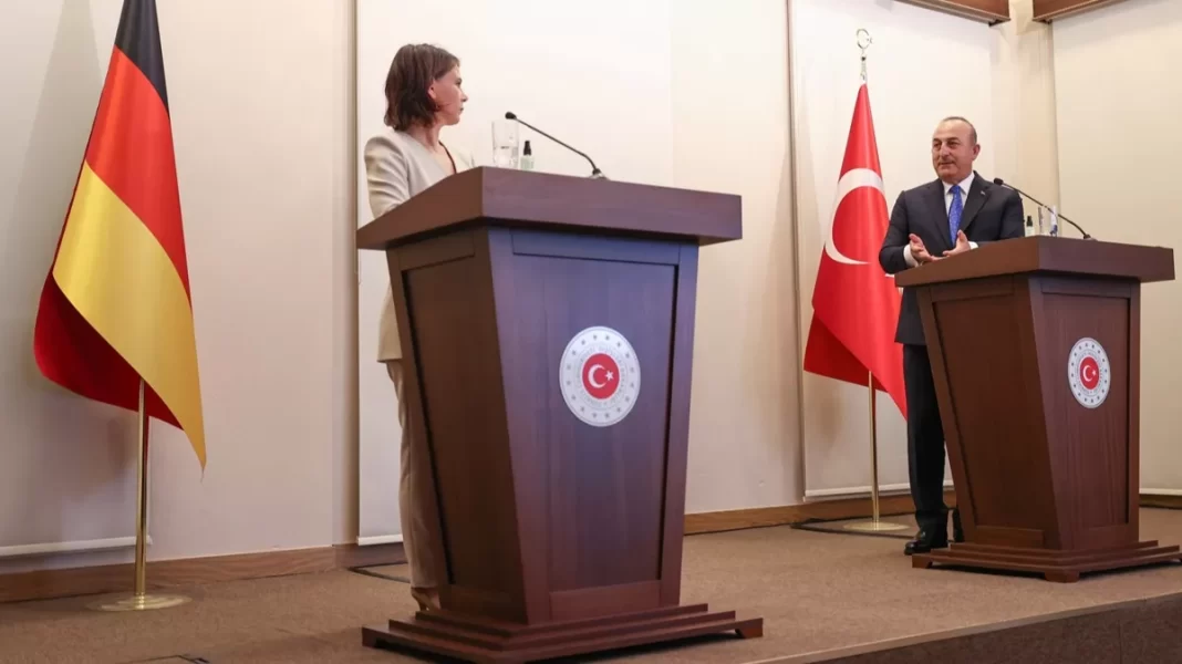 Ministrul turc de externe s-a răstit la omoloaga sa germană într-o conferință de presă: PROVOCARE ȘI PROPAGANDĂ