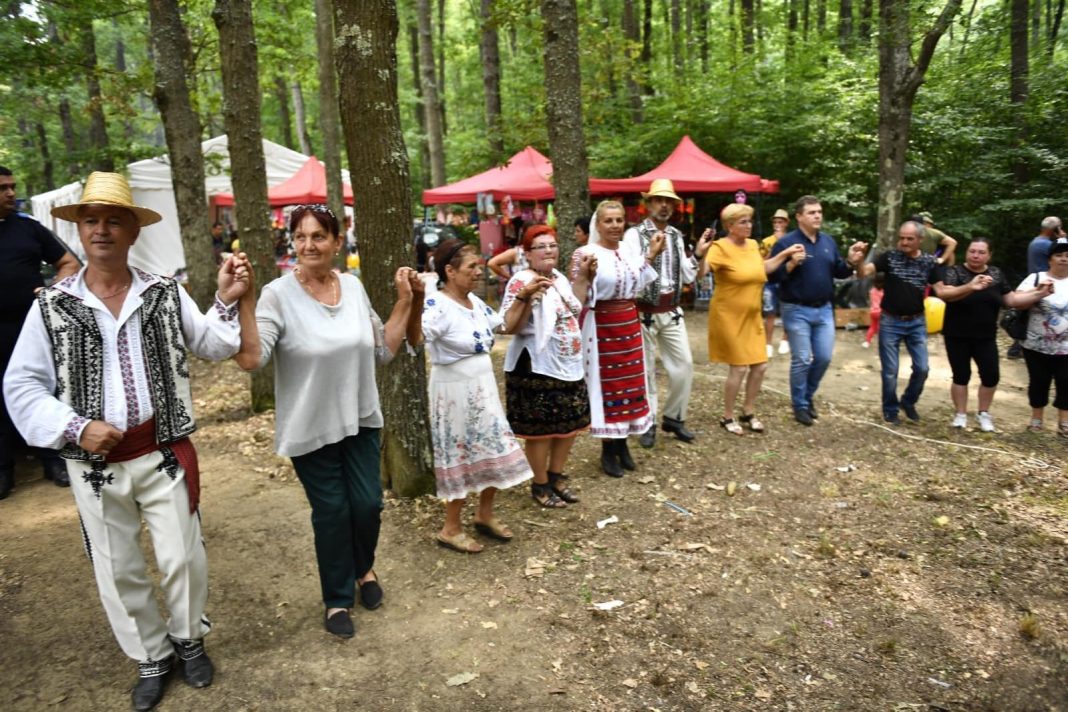 Sărbătoare cu miros de tei la Greci, în Mehedinți