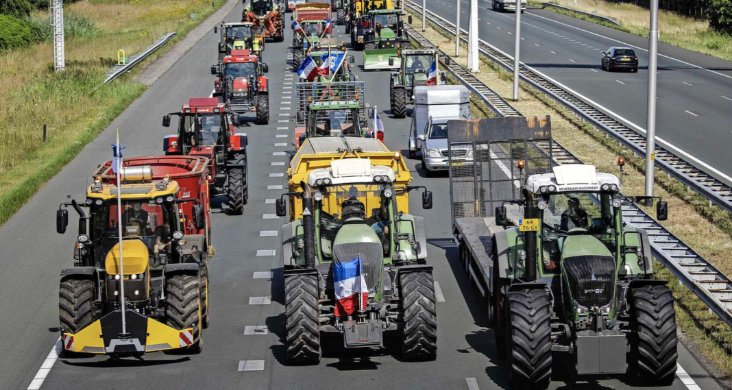 Premierul olandez nervos pe fermierii care au blocat autostrăzile: Depășesc orice limită