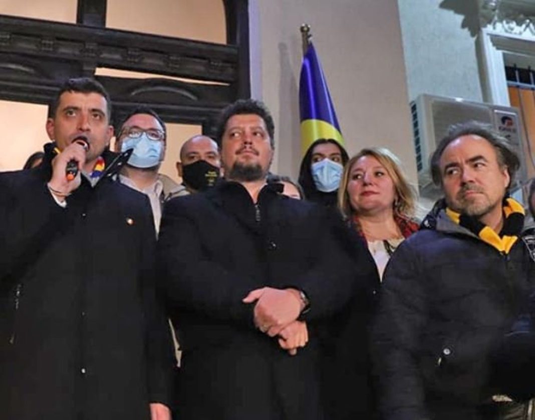 Bobby Păunescu, proprietar a 50% din B1 TV, cere autorităților să dea publicității o listă „cu persoanele care duc o activitate împotriva principalilor aliați ai României” și amenință „cerem ajutorul, sprijinul ambasadei americane, congresului american, parlamentului britanic, ambasadei britanice, președintelui Franței, ambasadei Belgiei, parlamentului belgian”