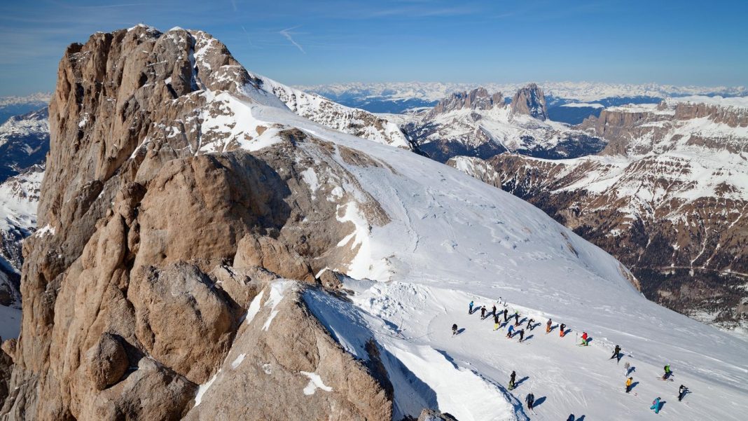 Cei 3 români dați dispăruți în Alpii italieni au fost găsiți in viață