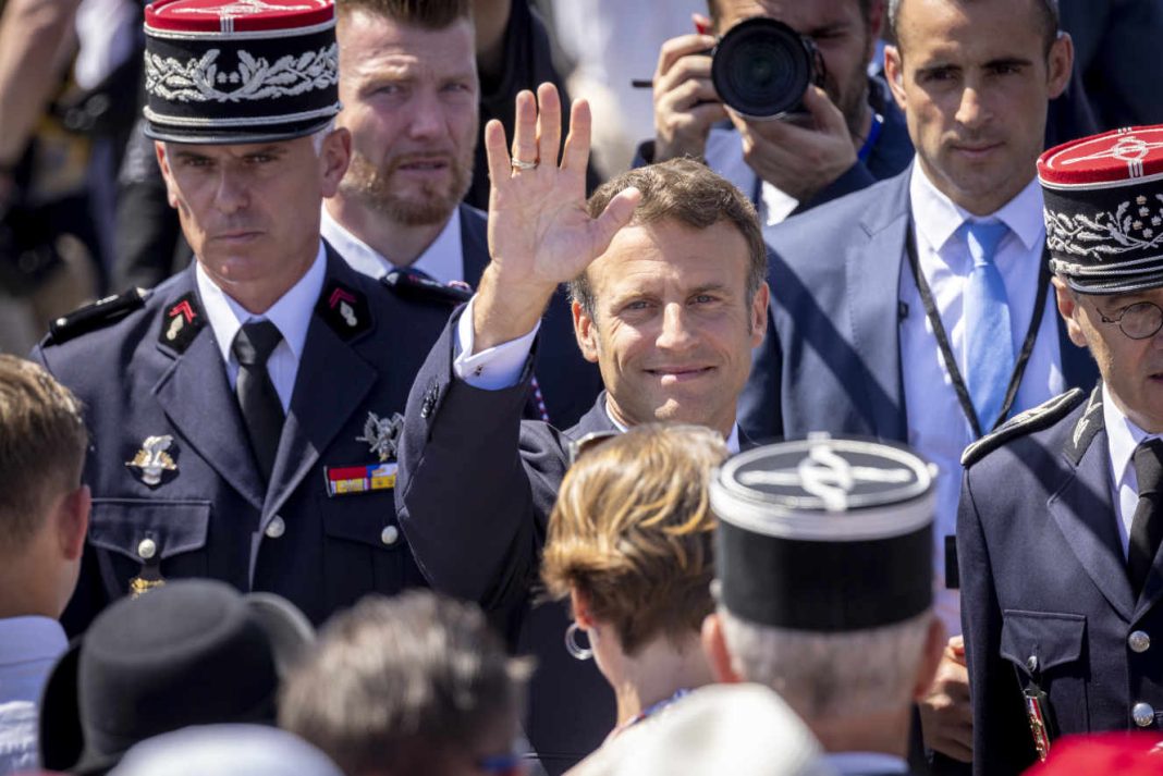 Militarii francezi se tem că vor fi trimiși să lupte in Ucraina după ce șeful Statului Major al Apărării a făcut apel la francezi să se pregătească pentru „pierderea copiilor lor”