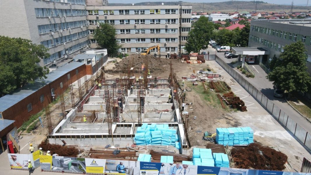 Unul dintre cele mai importante proiecte pe care Consiliul Județean Mehedinți le are pentru infrastructura de sănătate: SE LUCREAZĂ INTENS LA CONSTRUIREA NOULUI CORP DE CLĂDIRE LA UNITATEA DE PRIMIRI URGENȚE A SPITALULUI JUDEȚEAN