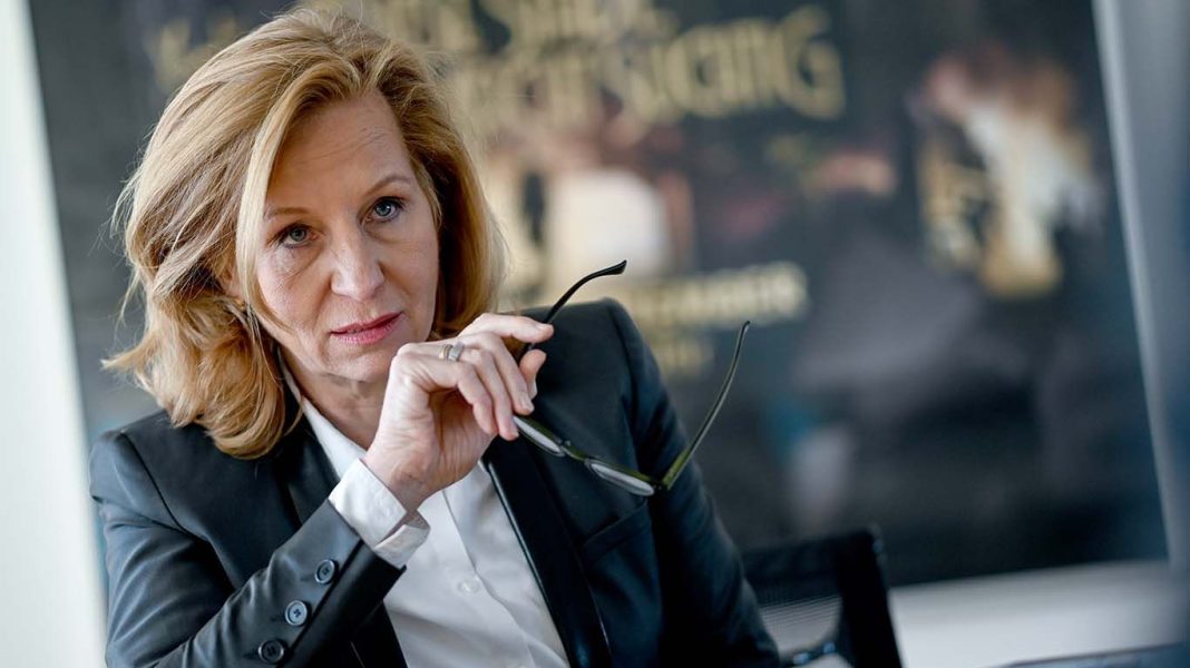 Sfârșitul șefei radioteleviziunii publice germane în șampanie și contracte dubioase de consultanță