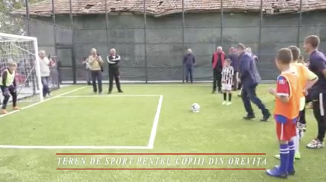 Teren de minifotbal modern în Orevița Mare