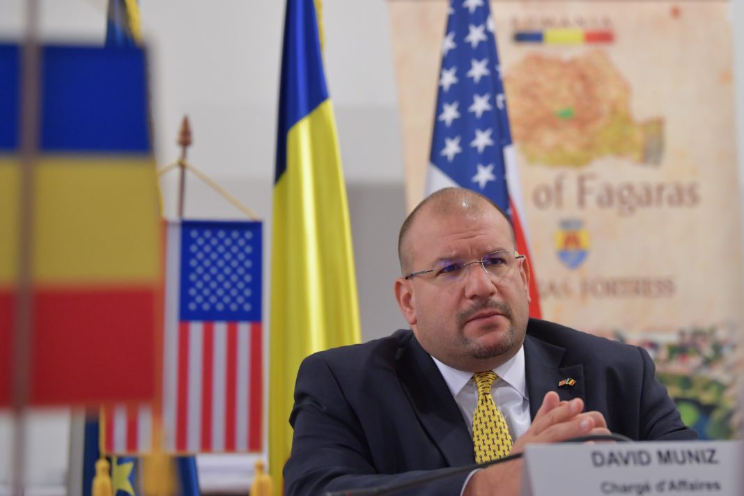 Însărcinatul cu afaceri american ordonă Guvernului să combată corupţia pentru „a îmbunătăţi” mediul general de afaceri