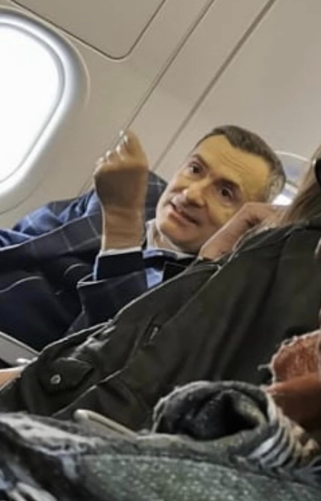 EDITORIAL VIDEO Ion Cristoiu: Spionul fotograf – diversiunea prin care SRI a vrut să abată atenția de la scandalul Coldea