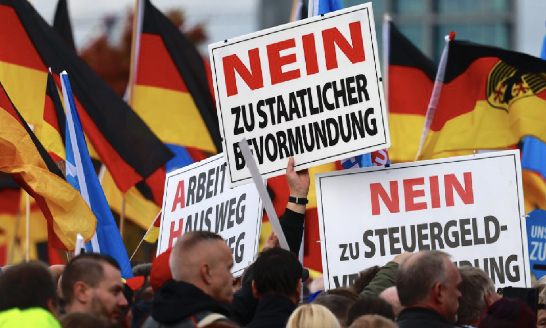 Televiziunea maghiară: Ședință de criză în Germania din cauza demonstrațiilor din Est. Proporția germanilor care cred că războiul a fost de fapt răspunsul Rusiei la provocările NATO a crescut de la 29 la 40%