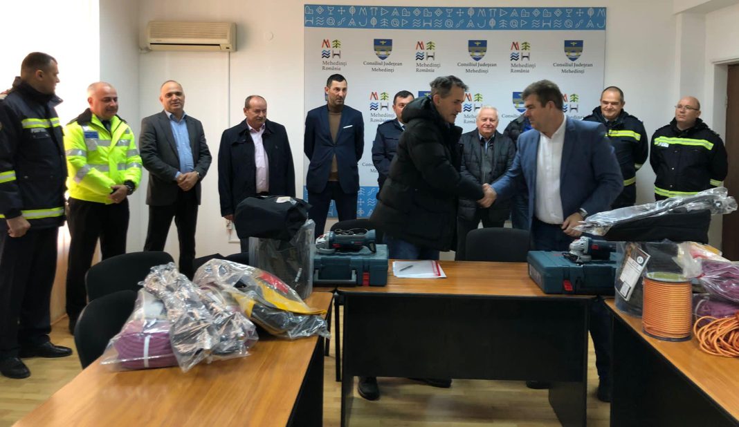 Consiliul Județean Mehedinți a achiziționat echipamente pentru pompieri