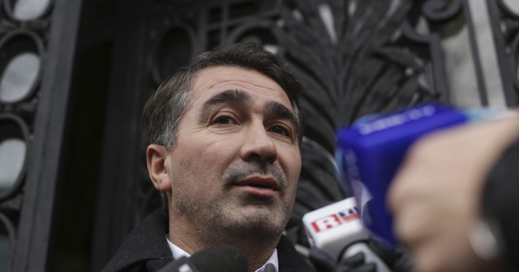 Baronul Arsene suspectat că aranjează o licitație: Merge cu BMW X6. Stă în București. Mai greu să știe realitatea din Neamț