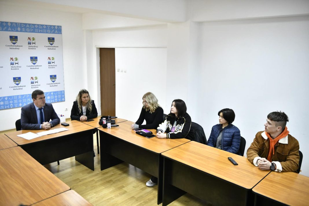 CJ Mehedinți a premiat elevii care au obținut 10 la Bacalaureat