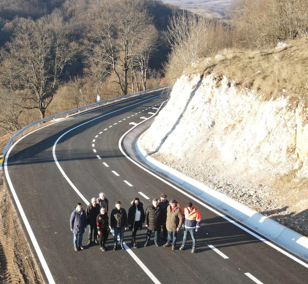 În 2022, în Mehedinți, s-au finalizat lucrări pe 113 km de drumuri județene. Ultimul tronson recepționat, Cireșu-Marga, facilitează accesul către unul dintre cele mai importante obiective turistice din Mehedinți, Peștera Topolnița