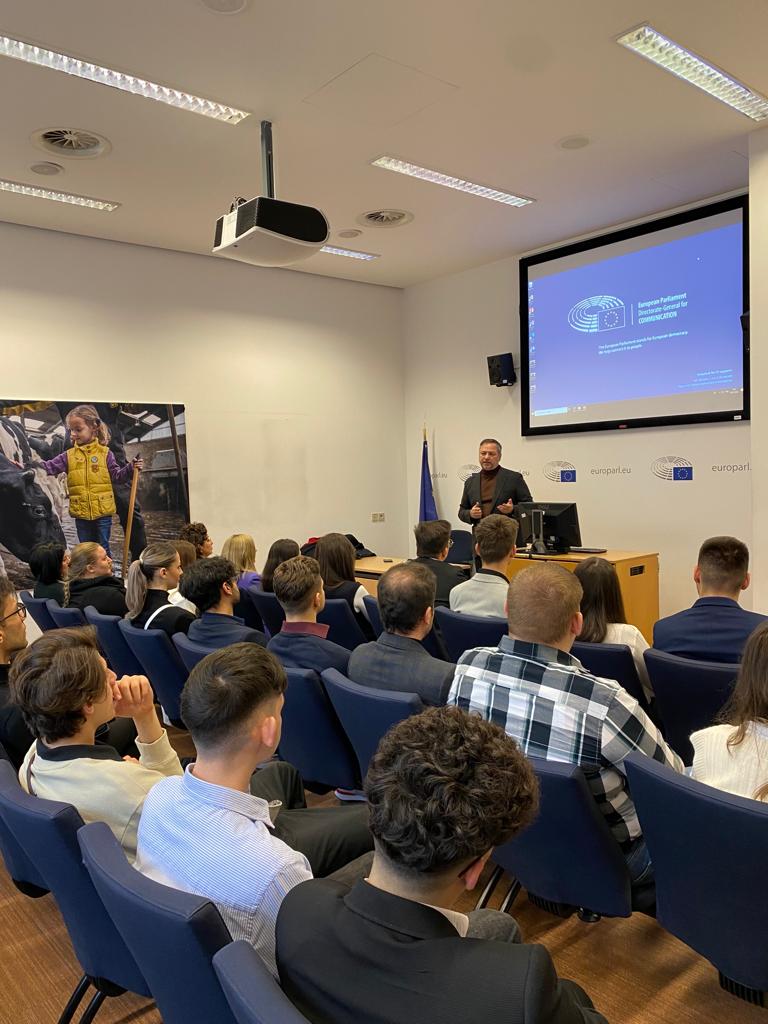 Europarlamentarul Dan Motreanu: I-am avut ca invitați, în Parlamentul European, pe mai mulți studenți și elevi din județul Giurgiu