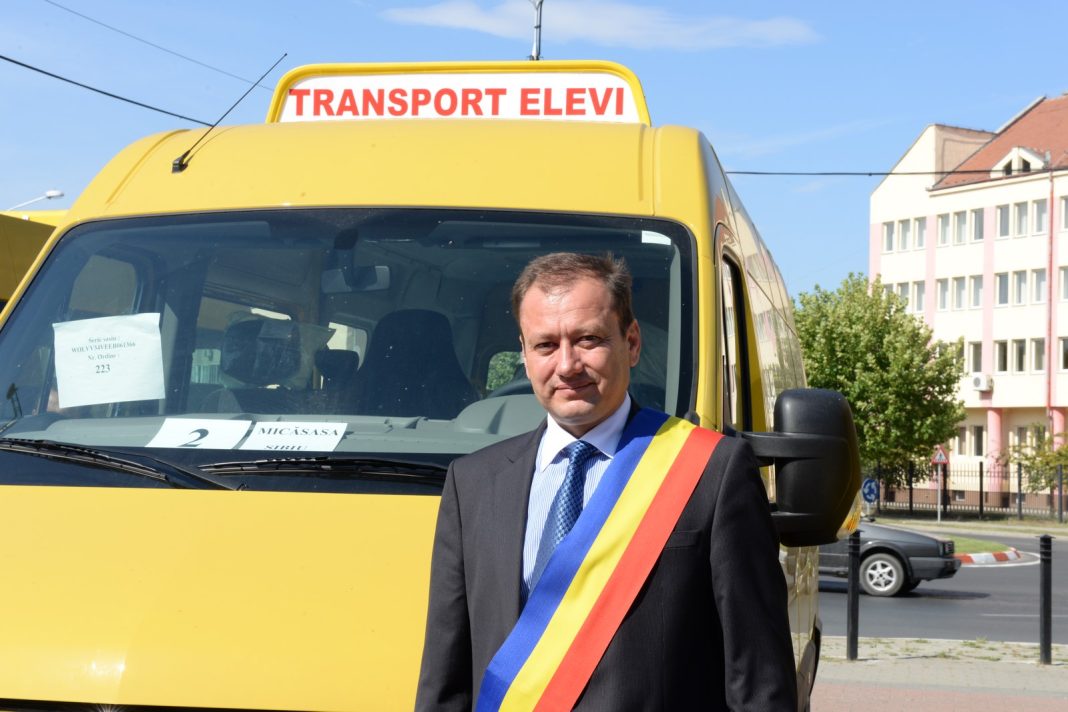 Primarul care și-a împroprietărit cu pășuni fiica, soția, mama și soacra: Așa e în politică