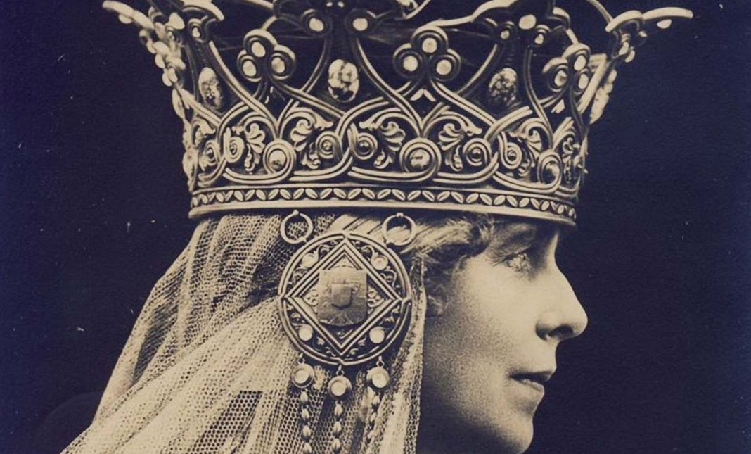 Moldova nu vrea o statuie a Reginei Maria la Chișinău: „Între timp, la Chișinău – al doilea oraș românesc după numărul de populație – sunt restabilite din banii publici monumentele sovietice dedicate banditului Grigore Kotovski, Serghei Lazo, tineretului comsomolist etc”