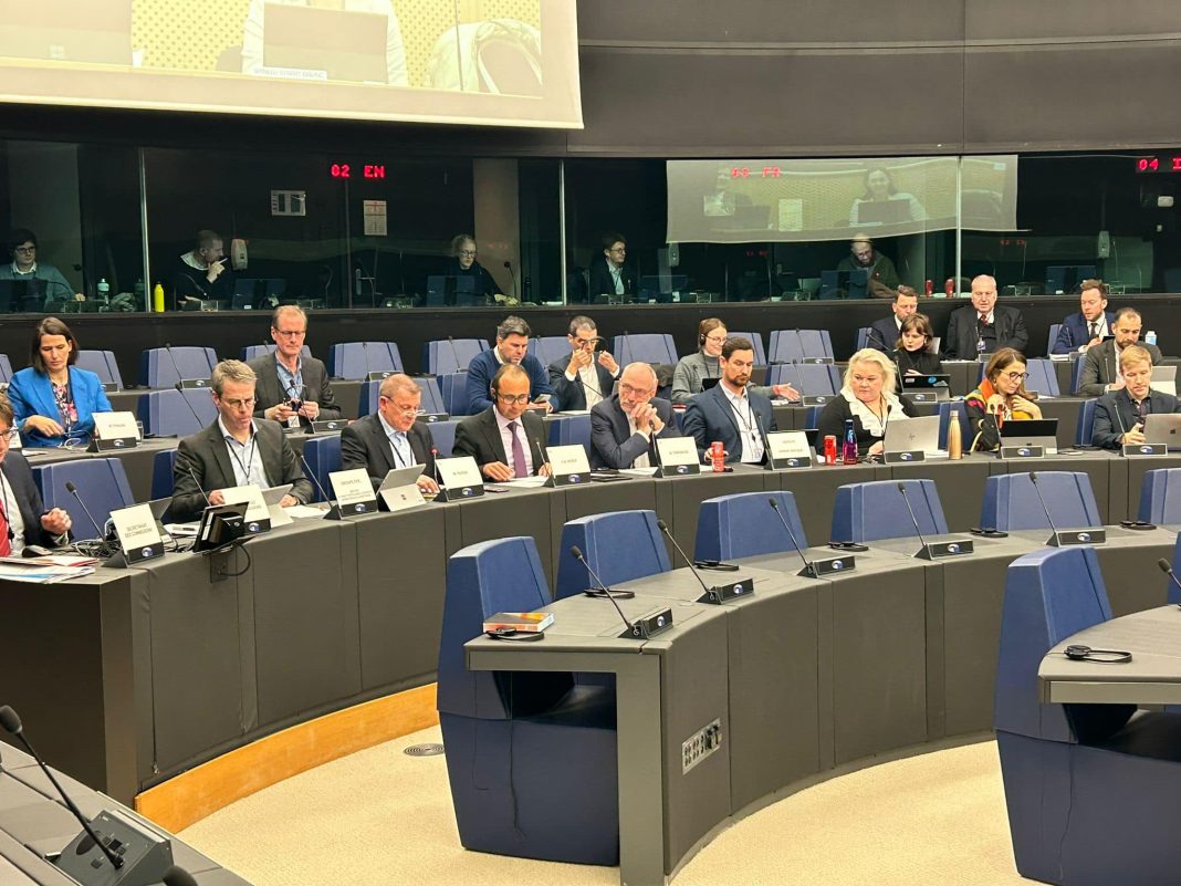 Europarlamentarul Bușoi după întâlnirea cu ministrul francez pentru Europa și negocierile pentru Revizuirea Directivei privind energia regenerabilă: Accelerarea investițiilor în capacitățile de producție din surse regenerabile: solar, eolian, geotermal, este esențială. Promovarea energiei nucleare și reforma pieței de electricitate