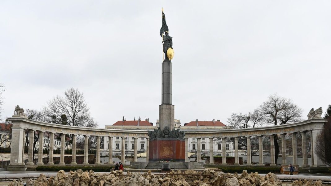 Membrii delegației ruse la sesiunea Adunării Parlamentare a OSCE de la Viena nu au avut voie să depună flori la monumentul soldaților sovietici