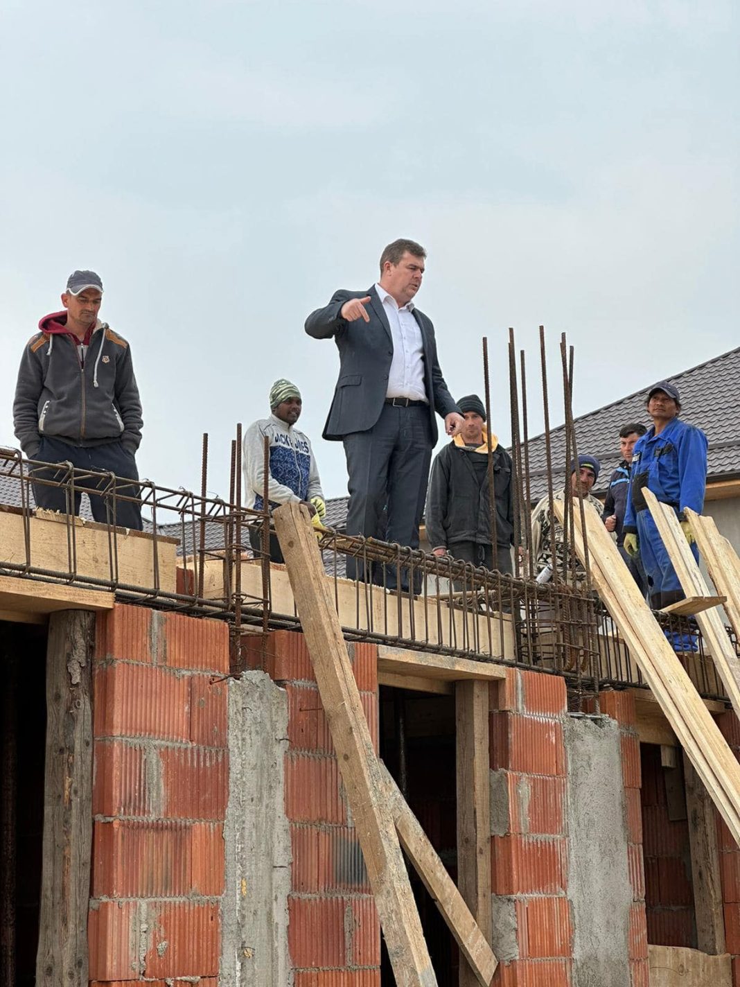 Construirea spitalului din Vânju Mare. Aladin Georgescu, șeful CJ Mehedinți: Este, poate, cea mai importantă investiție a Consiliului Județean Mehedinți, dacă ne gândim că jumătate din corpurile viitorului spital le construim din temelii