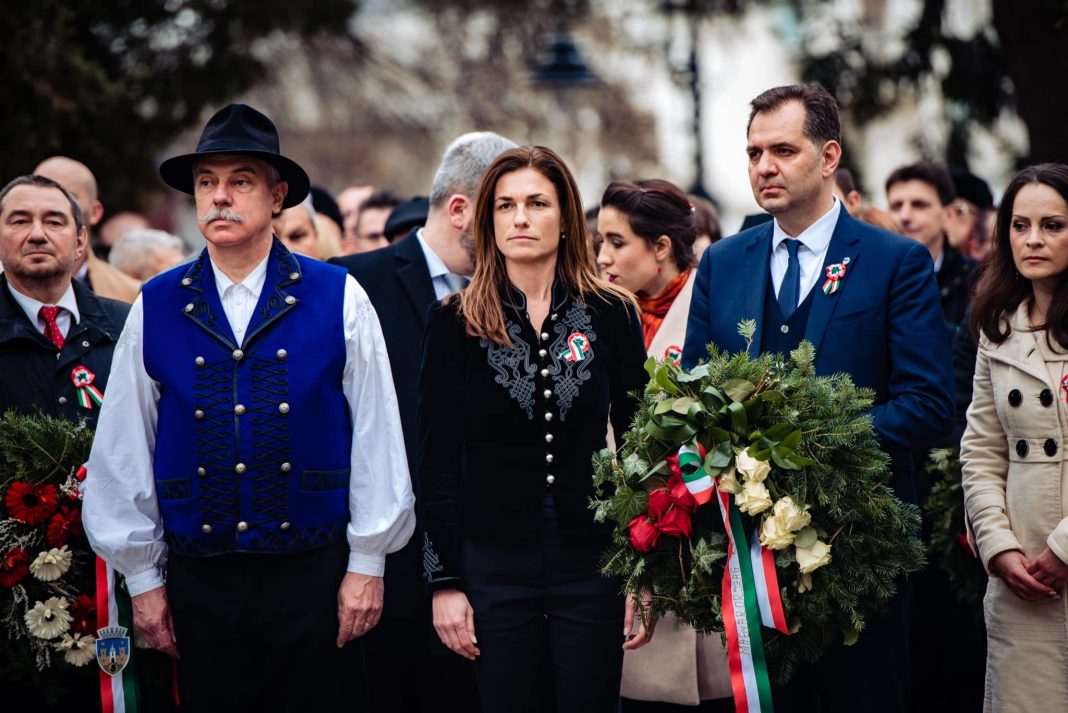 Primarul UDMR din Sfântu Gheorghe: Pacea de după războaiele mondiale din secolul XX a dat naştere unor noi state – Cehoslovacia, Iugoslavia, Uniunea Sovietică, România -, dar aproape toate s-au destrămat. Transilvania, Ţinutul Secuiesc, Sfântu Gheorghe este casa noastră. Limba noastră maternă este maghiara