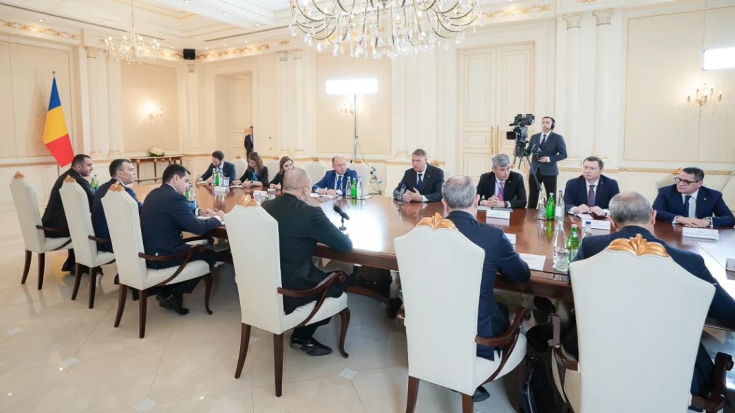 Care e semnalul? Prezența șefului SRI în 2 vizite externe ale lui Iohannis